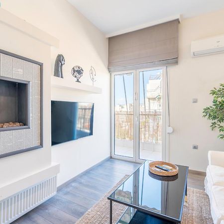 City Oasis: Newly Renovated 2Br Apt In City Center Афины Экстерьер фото