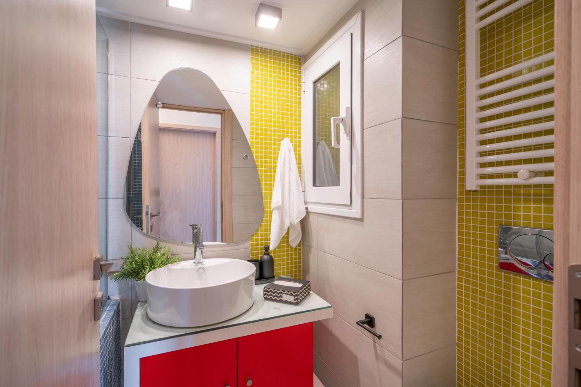 City Oasis: Newly Renovated 2Br Apt In City Center Афины Экстерьер фото