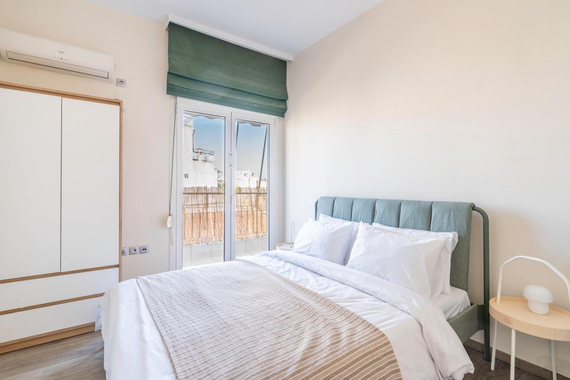 City Oasis: Newly Renovated 2Br Apt In City Center Афины Экстерьер фото