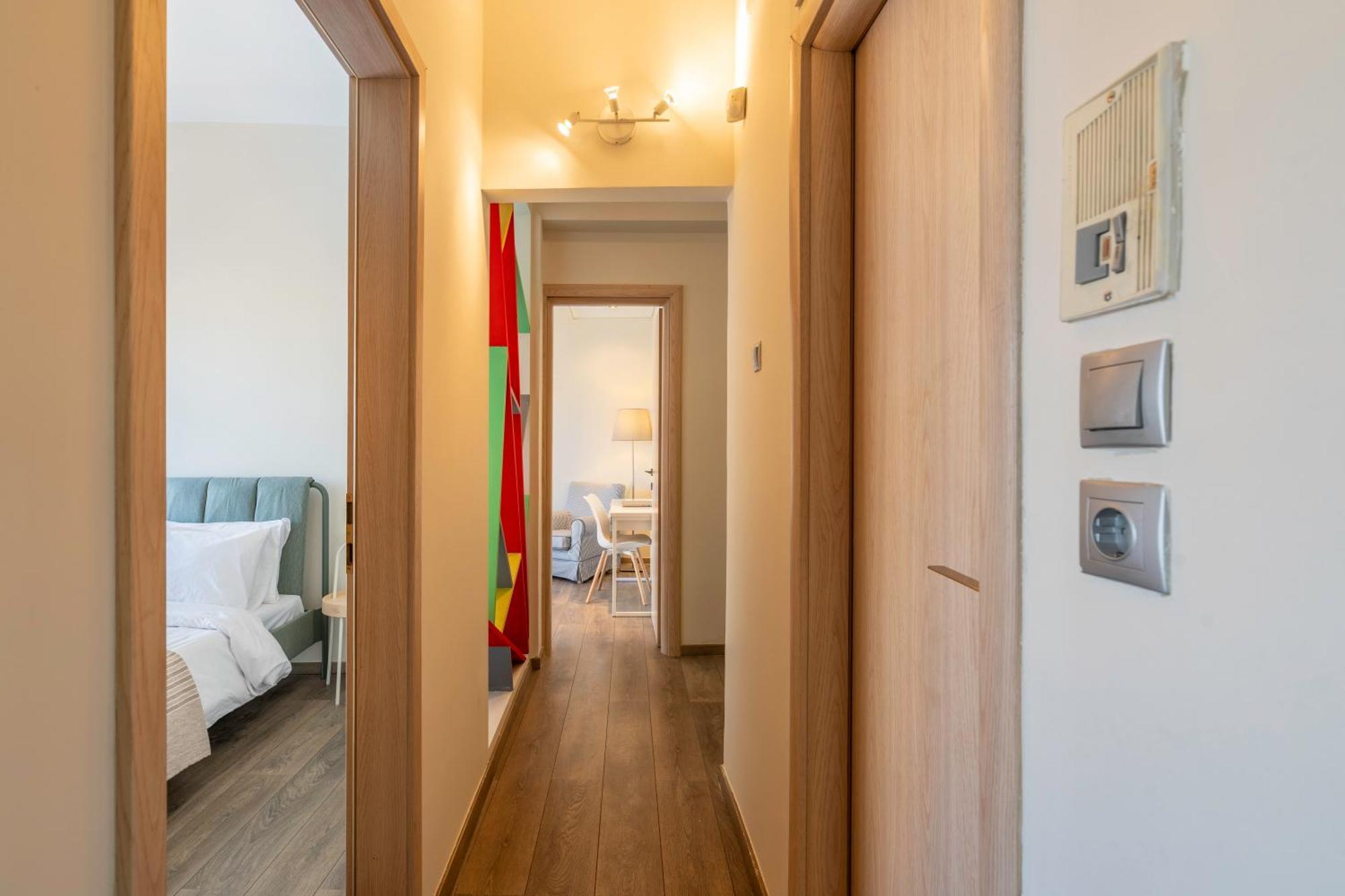 City Oasis: Newly Renovated 2Br Apt In City Center Афины Экстерьер фото