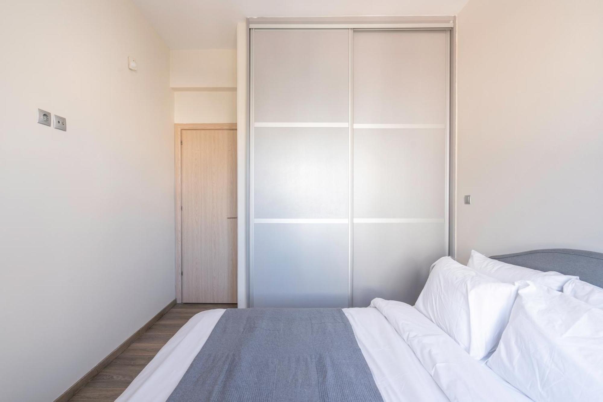 City Oasis: Newly Renovated 2Br Apt In City Center Афины Экстерьер фото