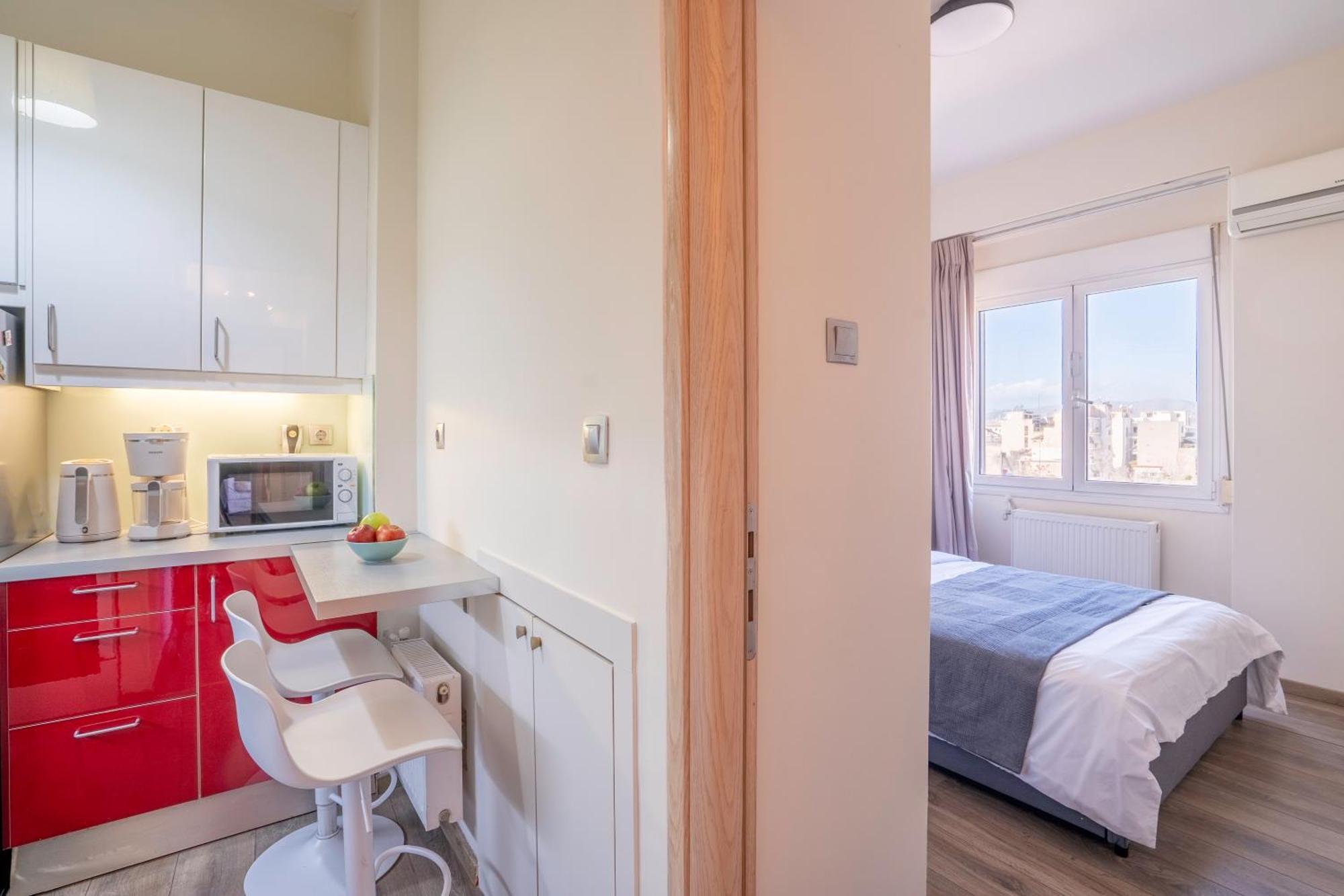 City Oasis: Newly Renovated 2Br Apt In City Center Афины Экстерьер фото