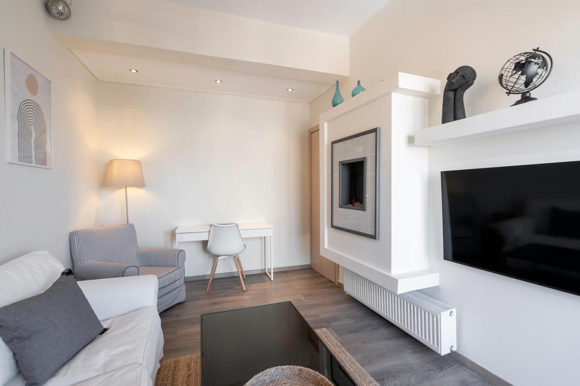 City Oasis: Newly Renovated 2Br Apt In City Center Афины Экстерьер фото