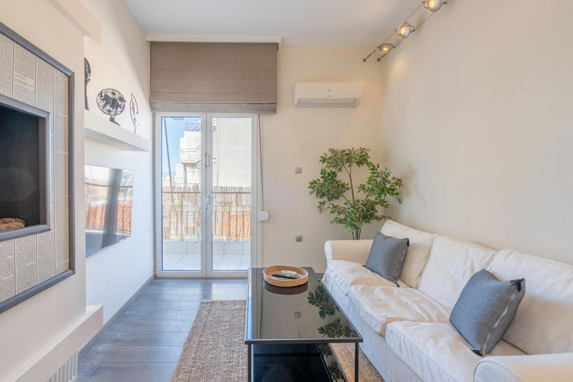 City Oasis: Newly Renovated 2Br Apt In City Center Афины Экстерьер фото