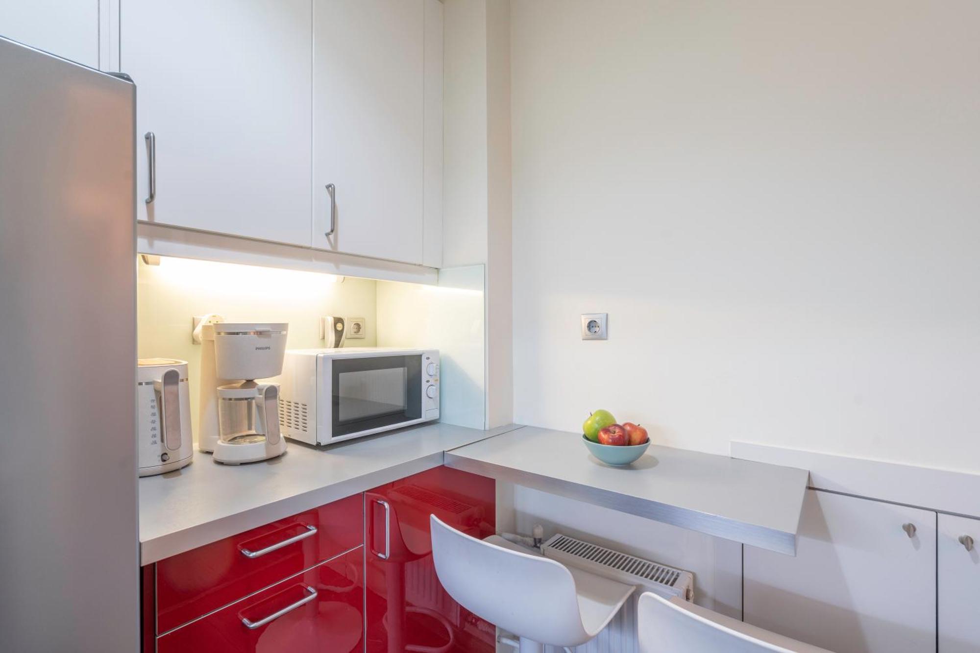 City Oasis: Newly Renovated 2Br Apt In City Center Афины Экстерьер фото