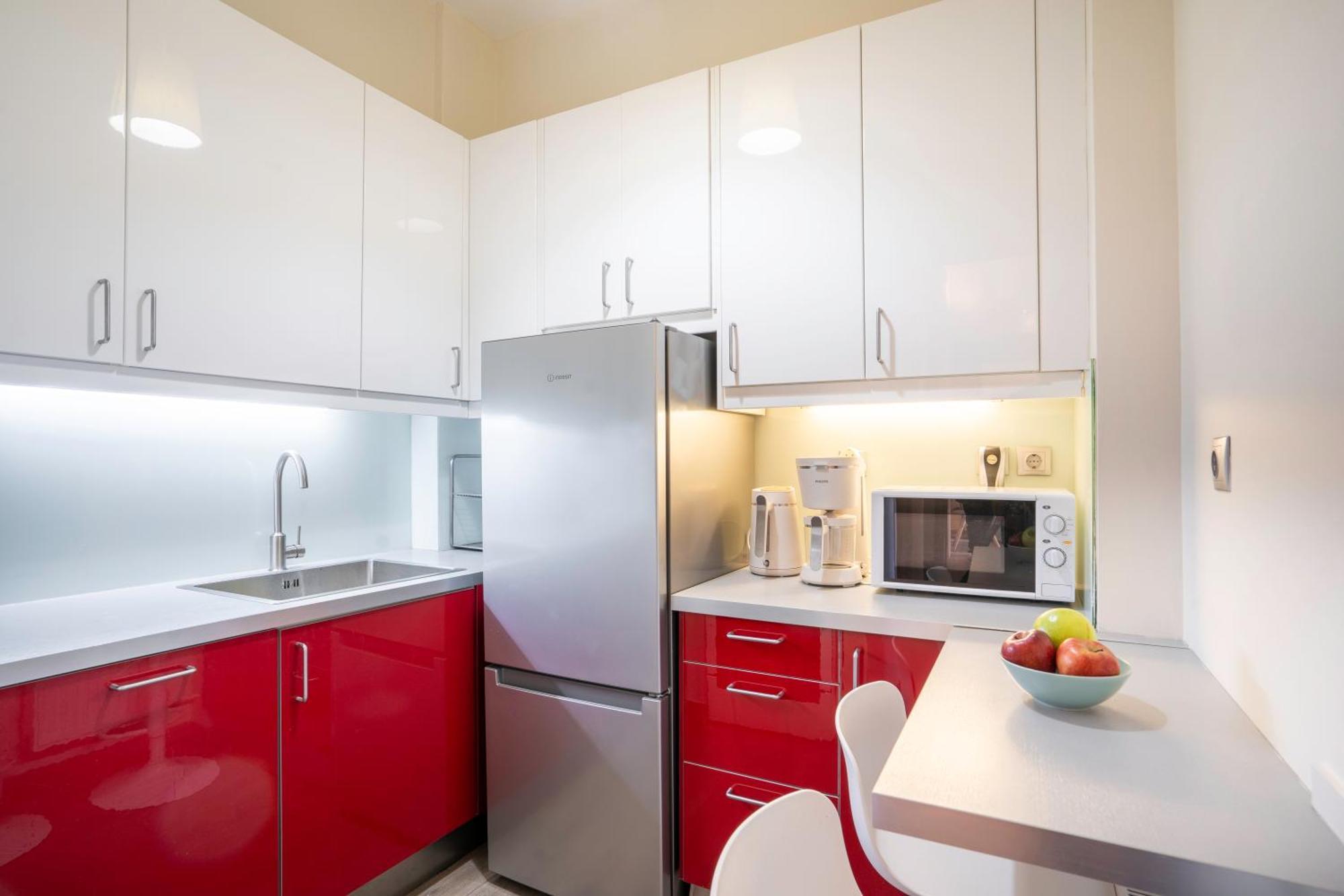 City Oasis: Newly Renovated 2Br Apt In City Center Афины Экстерьер фото